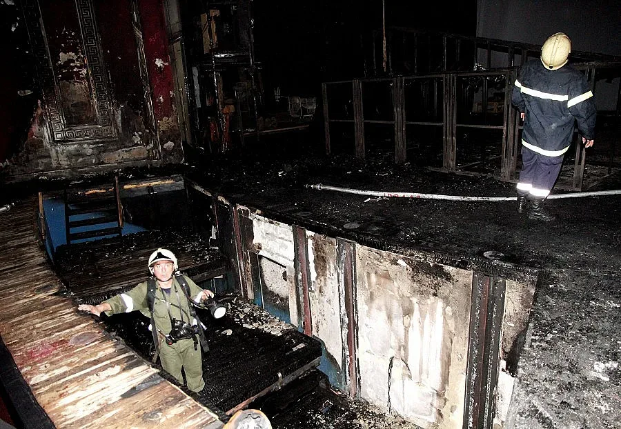 Пожар пламна в Драматичния театър в Пловдив