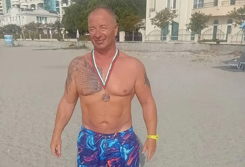 Полицай смая туристите на морето! Кого спаси