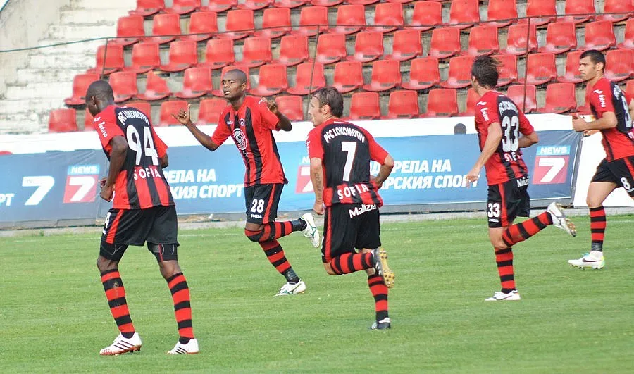 Гигов удря по джоба в Локо Сф