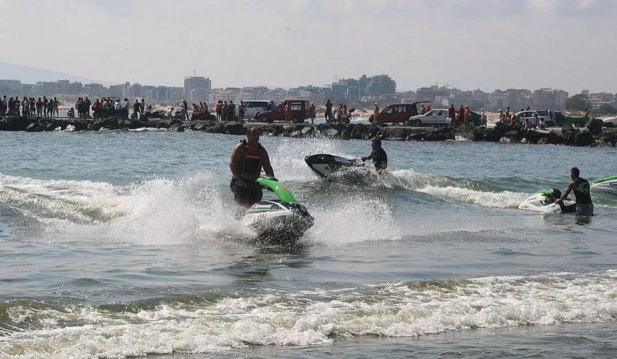Джетове хвърчат бясно край Приморско