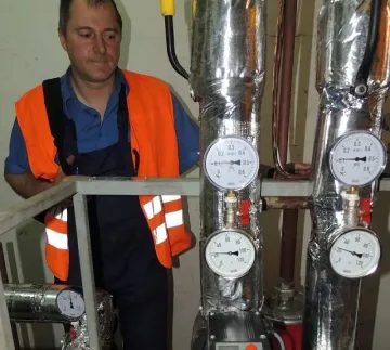 Искат всяка сграда да е с различна цена на топлата вода