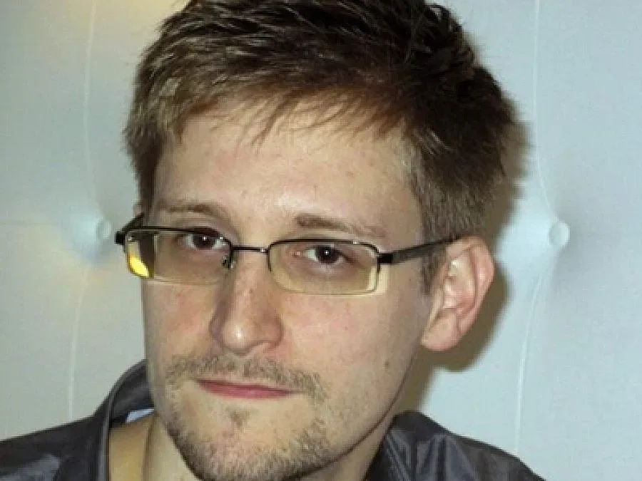 „Гардиън” призна защо унищожи дискове на Сноудън