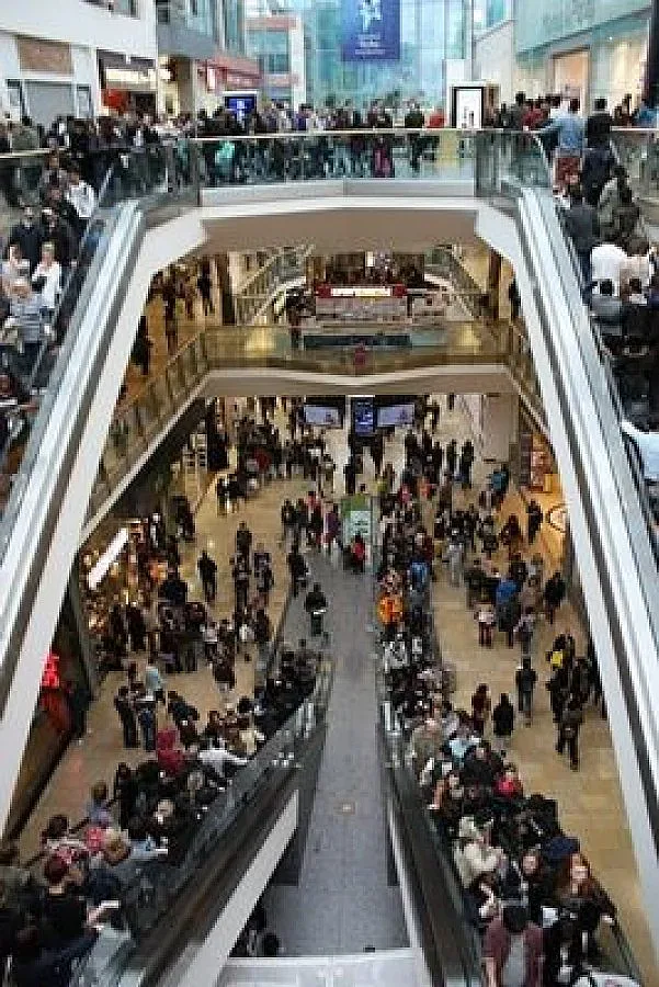 Дете падна от ескалатор във Варна