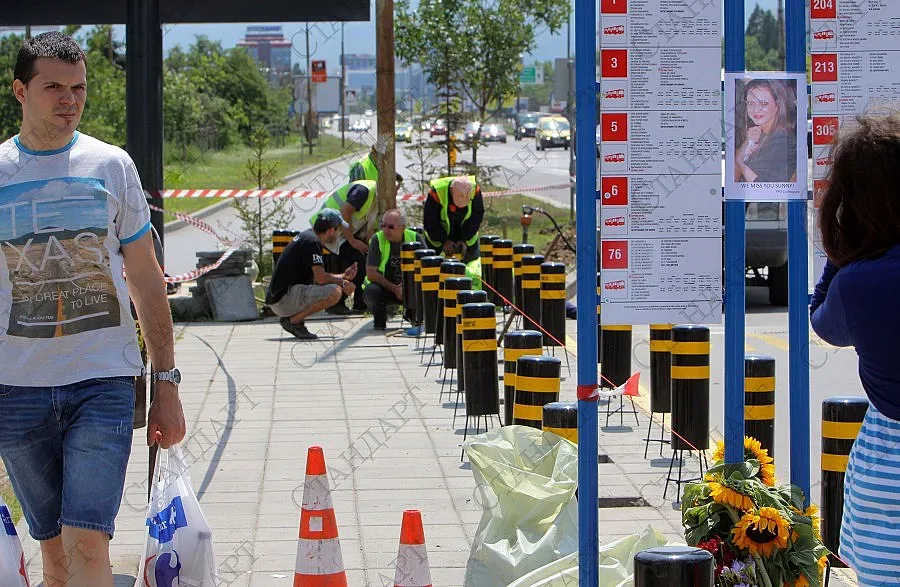 Обезопасяват спирки на градския транспорт в София