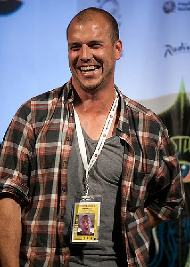 Слай харесал Патрик Хюз във видеотеката