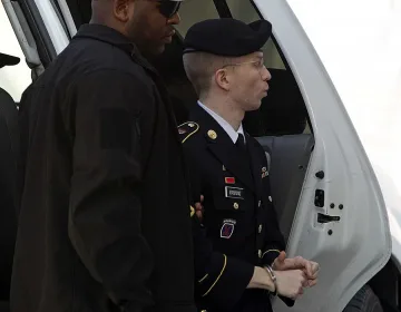 Искат 60 години затвор за Манинг