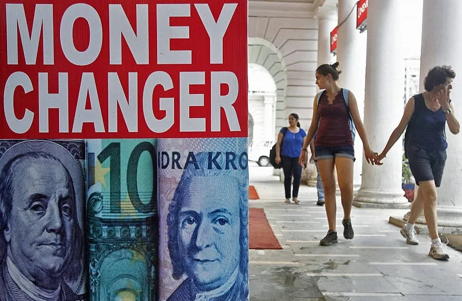 Доларът скача до 1,70 лв. до Коледа