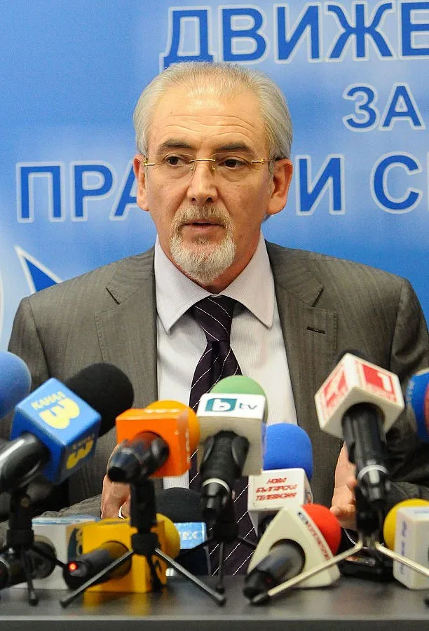 Болничен лист отменил довеждането на Доган в съда