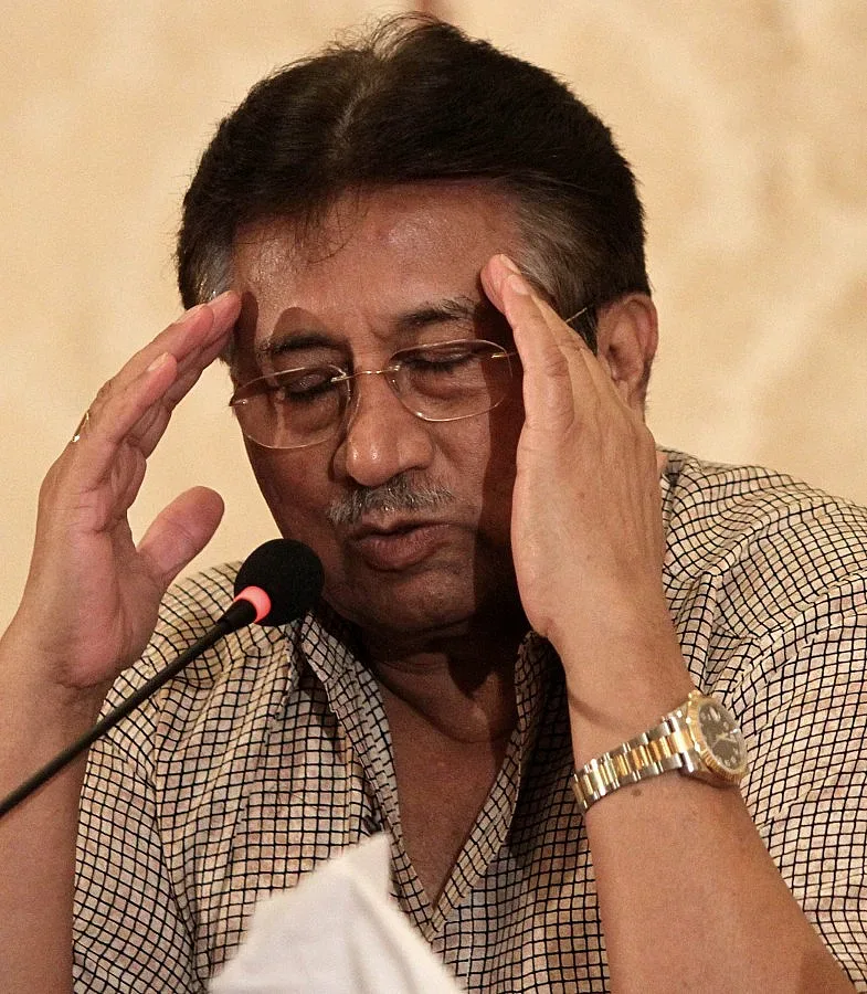 Обвиниха Мушараф за убийството на Беназир Бхуто