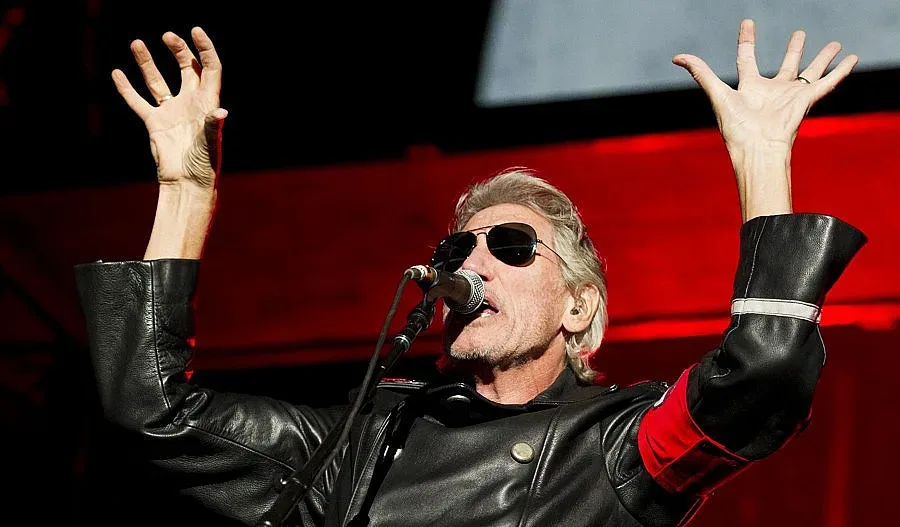 Уотърс учи български