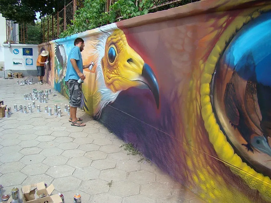 Стенопис с лешояди украси училище