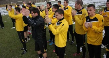 „Канарчетата” разгромиха Черноморец 