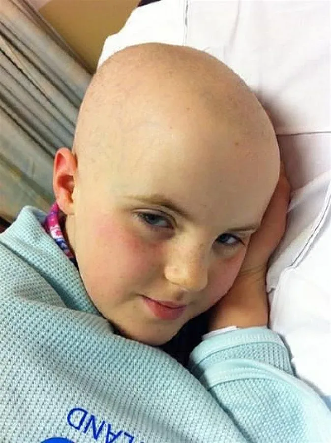 Стенли дари болно от рак детенце