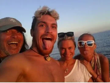 Халваджиян на гей плаж в Тоскана