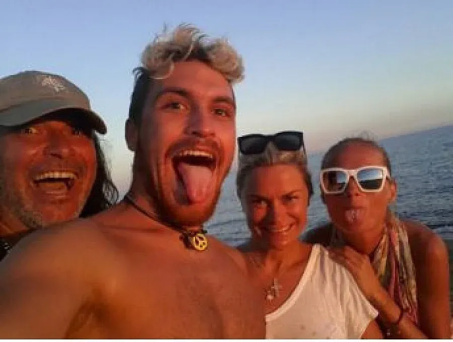 Халваджиян на гей плаж в Тоскана