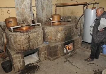 Регистрираните казани за ракия в страната са 1410