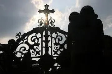 Пишат наново закона за храмовете