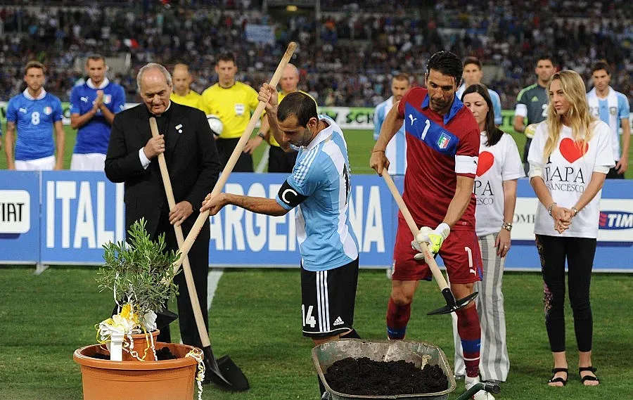 Напълнете стадиона за България, зове Прандели 