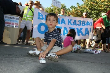 ДАЗД предупреди за децата по протестите