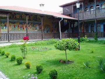 Отец Боян Саръев въведе 15 деца в Христовата вяра