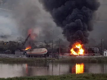 Пожарникари даряват кръв за пострадалите край Езерово