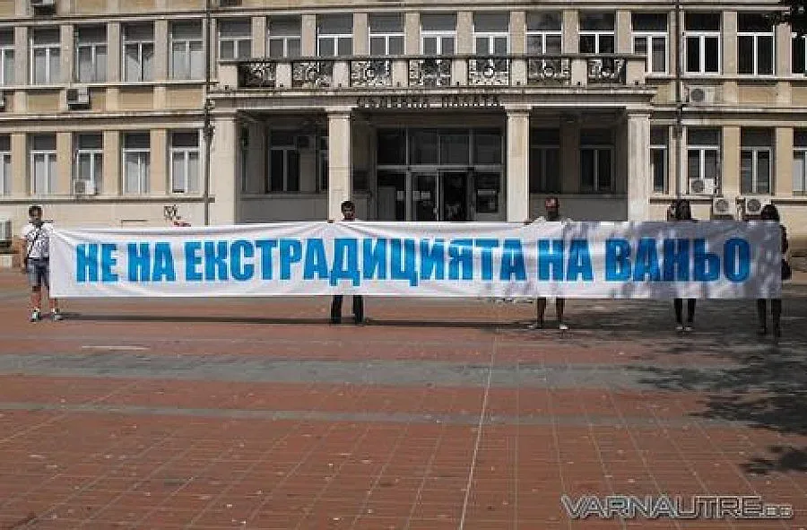 Пишат на Цацаров за Ваньо Минков