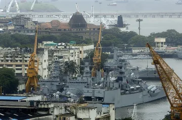 Подводница погреба 18 моряци в Индия