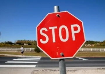 1500 лева глоба за сблъсък с пътен знак