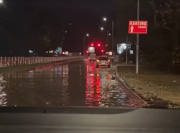 Мощна буря удари по морето! Варна е под вода