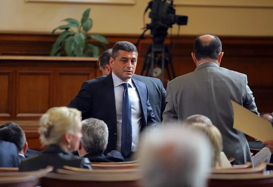 Янков: Роднина на Цветанов източва държавни дружества