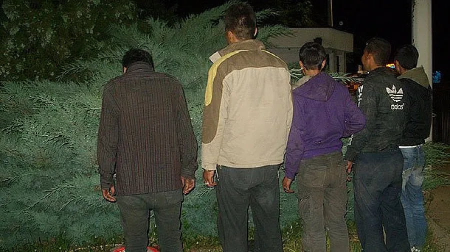 От гранична полиция задържаха 10 нелегални имигранти