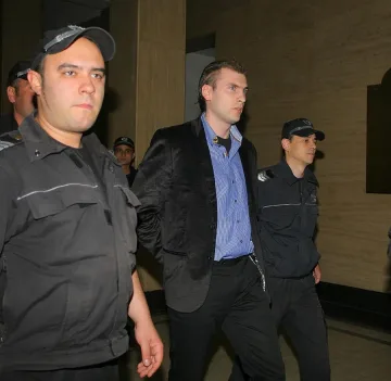 Отложиха делото срещу Октай Енимехмедов