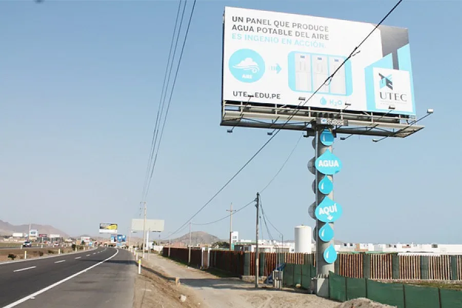 Атрактивен билборд в Перу създава вода от въздуха