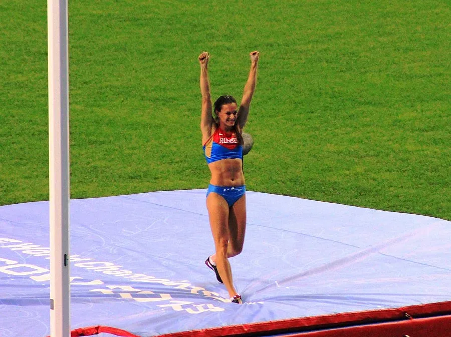 Исинбаева се върна на световния връх в овчарския скок