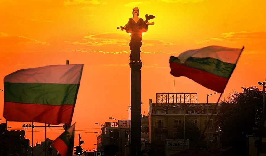 На живо: Тътенът на протестните барабани за 61-ви път 