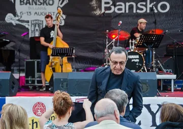 Маргарита Попова слуша фадо в Банско