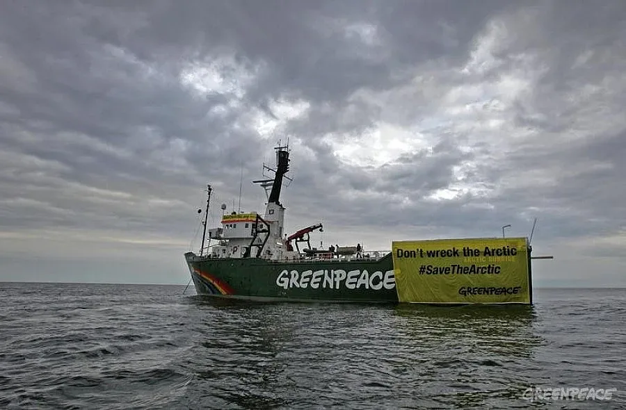 Грийнпийс атакува Роснефт в Баренцово море