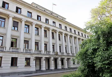 Армията търси шефове на две дирекции