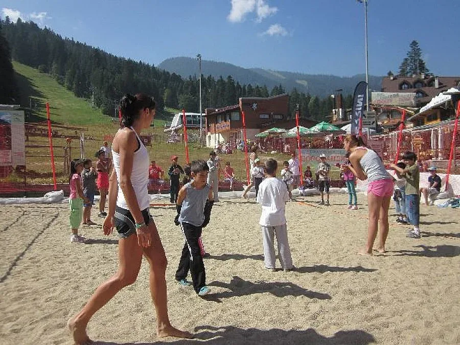 "Плажен волейбол в планината" премина с много емоции в Боровец