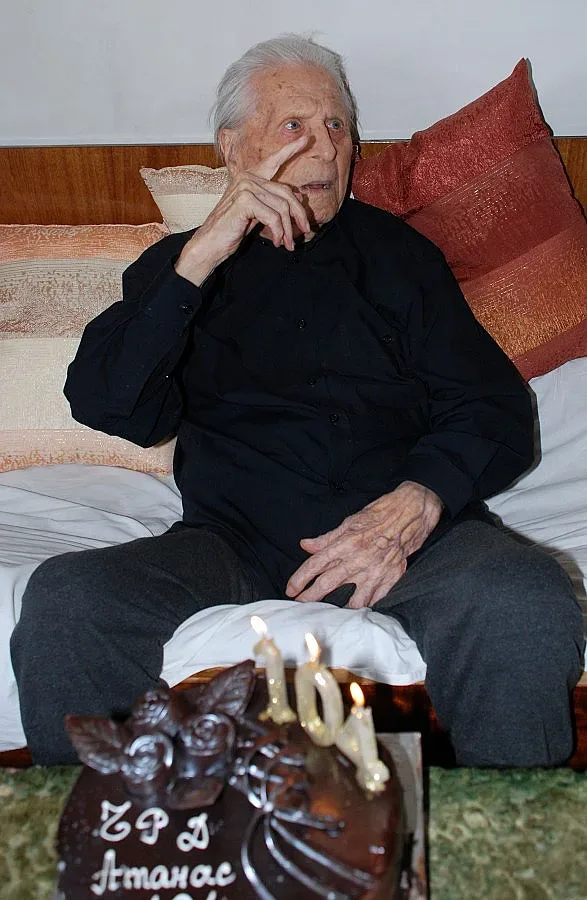 Шапкар от Хасково стана на 104 години в Международния ден на младежта 