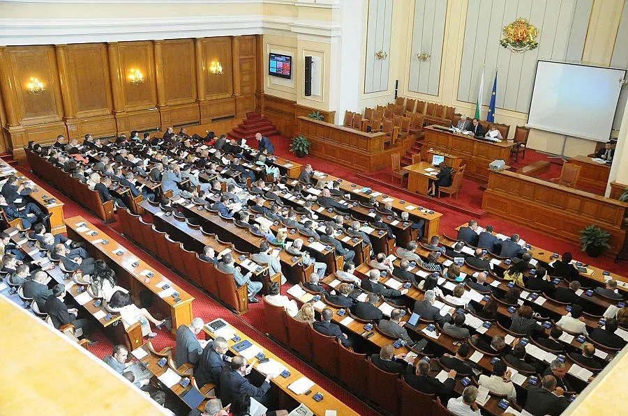 Депутатите с вечерна проверка
