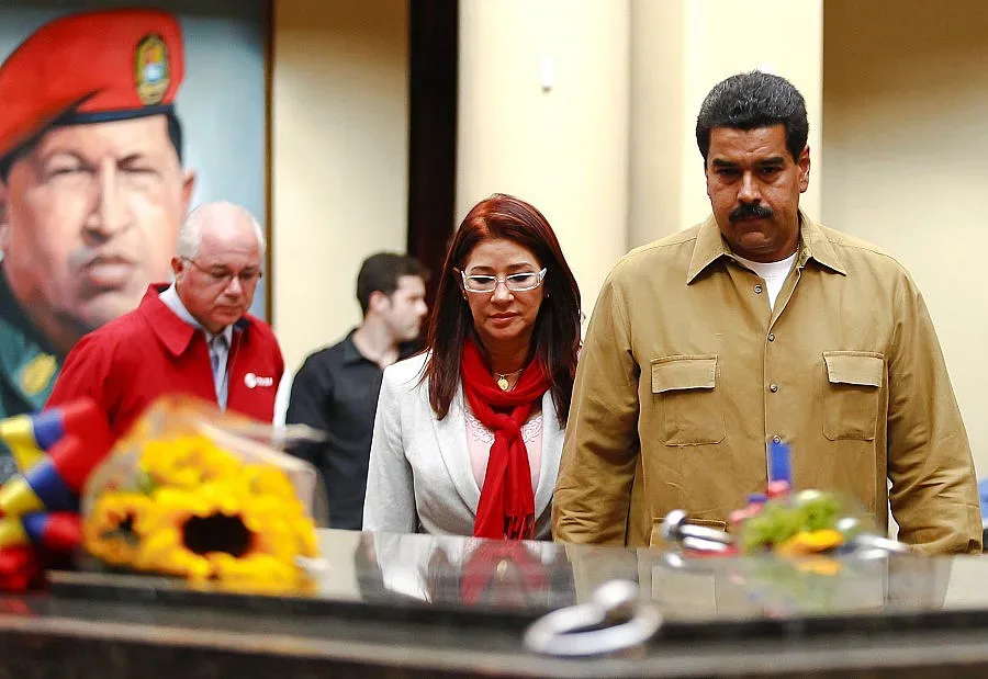 Венецуелският президент призна, че спи в мавзолея на Чавес