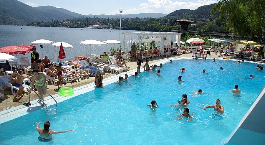 Над 160 проверки на басейните от началото на сезона