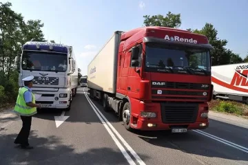 Спират тировете в Благоевград заради жегата