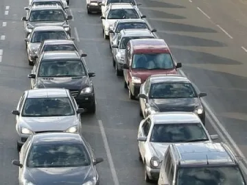 Колона от коли чака да стигне Бургас