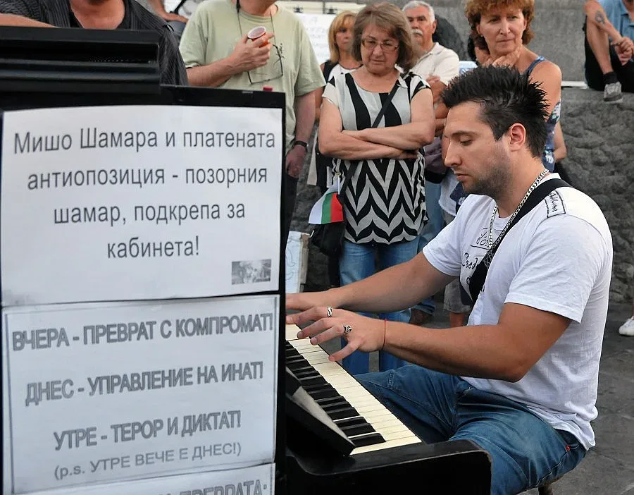 Окъпаха в бира рояла "Оставка"