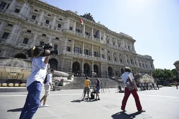 Италия опразва затворите