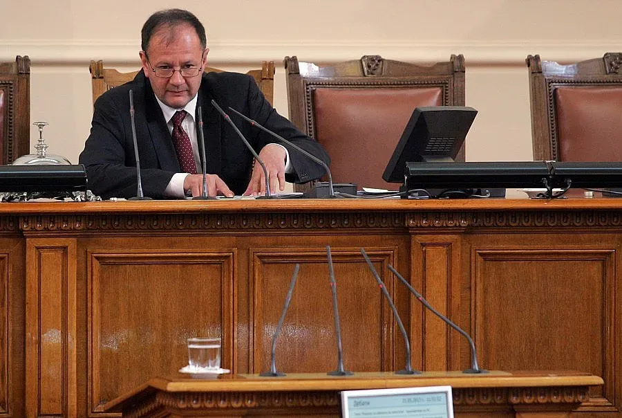 Миков пита партиите кога им е удобно заседание