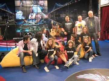 Пет хлапета забиват як рок