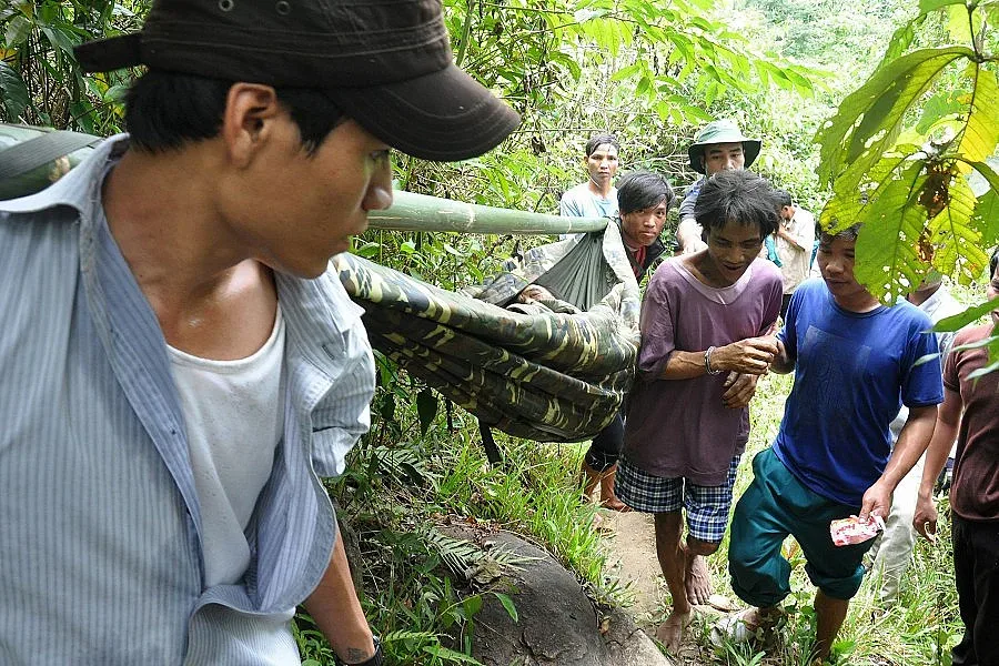 Бежанци от войната във Виетнам бяха спасени в джунглата